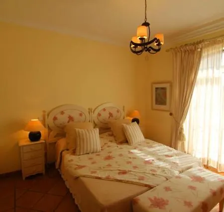 Villa Sleeps 6 Air Con Wifi T480147